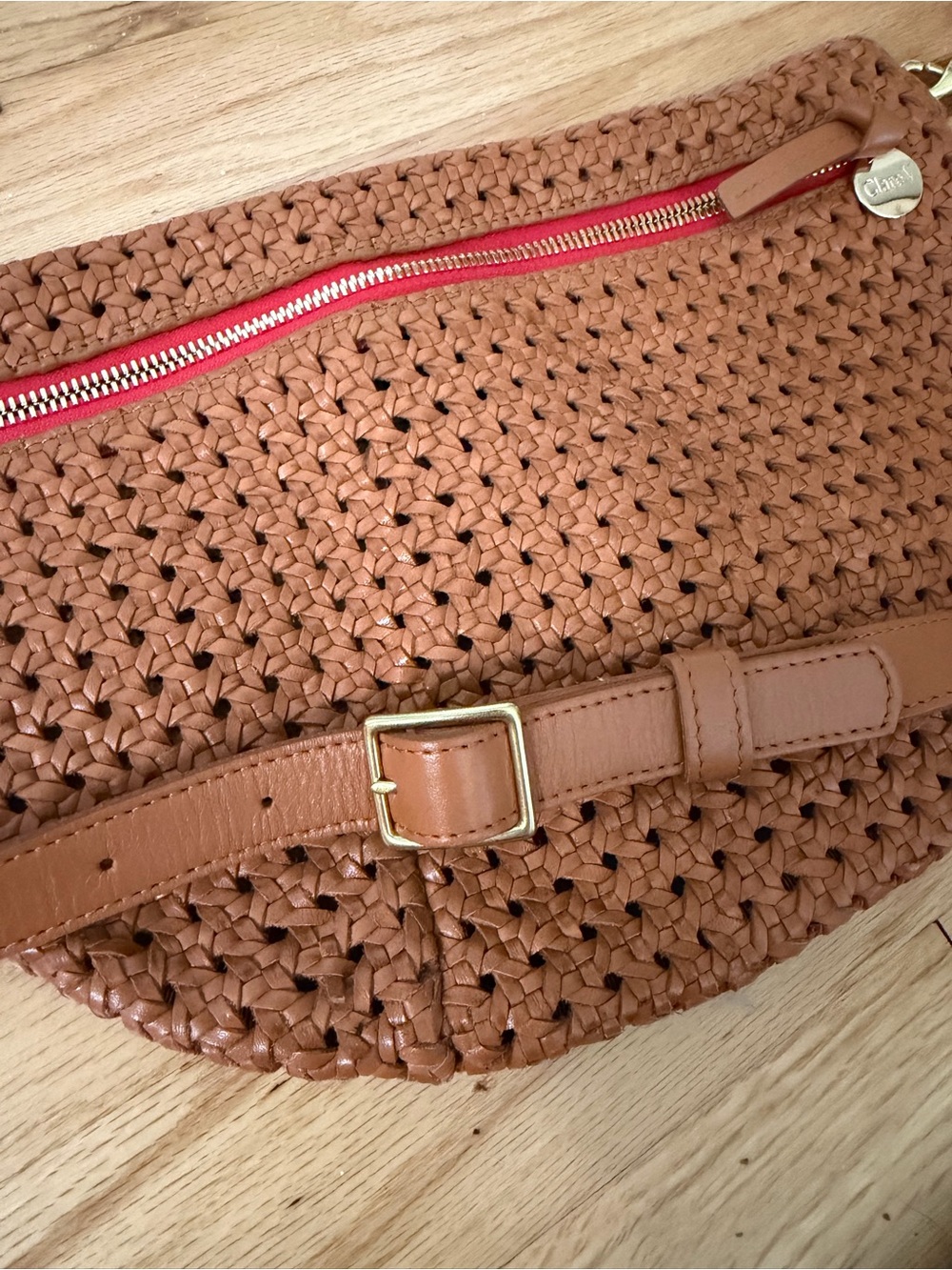 Clare V grande Fanny Crossbody in Tan with Red Zipper - Picture 4 of 9